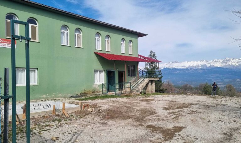 Adana Aladağ Mevlana Cami Çelik Minare
