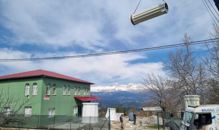 Adana Aladağ Mevlana Cami Çelik Minare