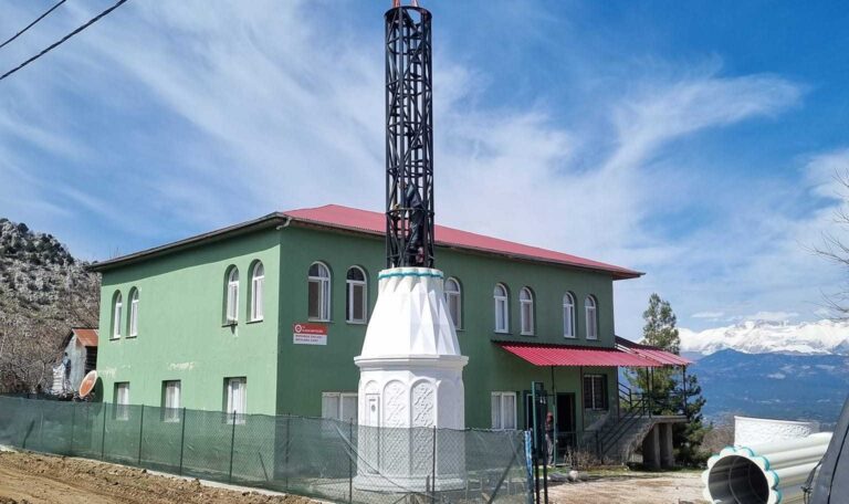 Adana Aladağ Mevlana Cami Çelik Minare