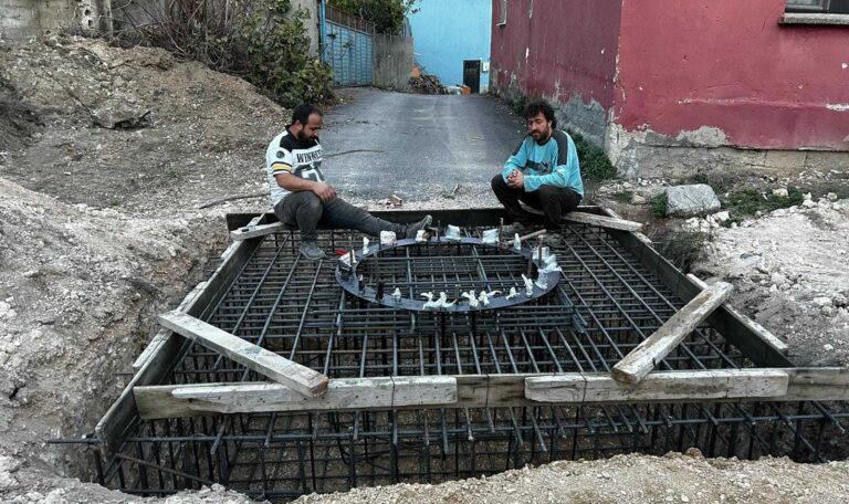 Adana Kılıç Köyü Yeni Cami Çelik Minare