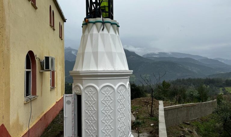 Adana Kozan Cami Çelik Minare