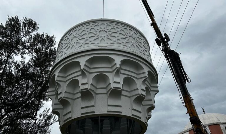 Adana Kozan Cami Çelik Minare