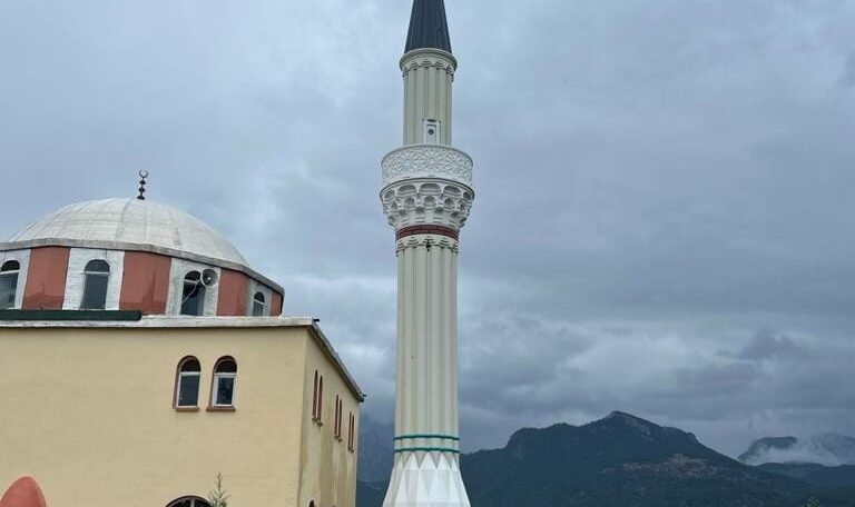 Adana Kozan Cami Çelik Minare