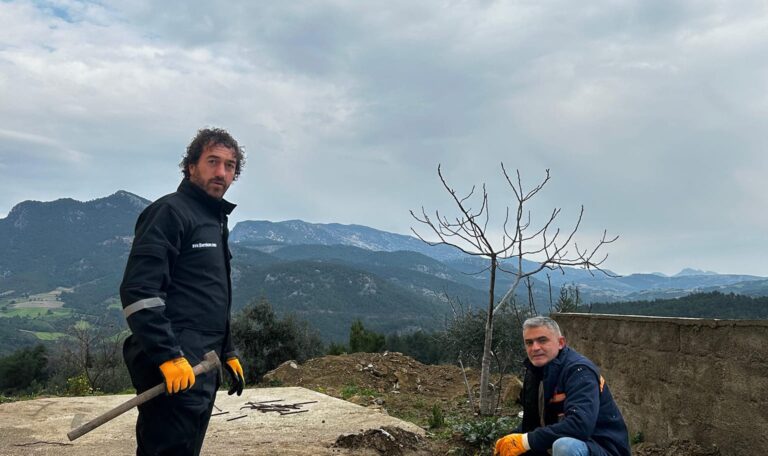 Adana Kozan Cami Çelik Minare