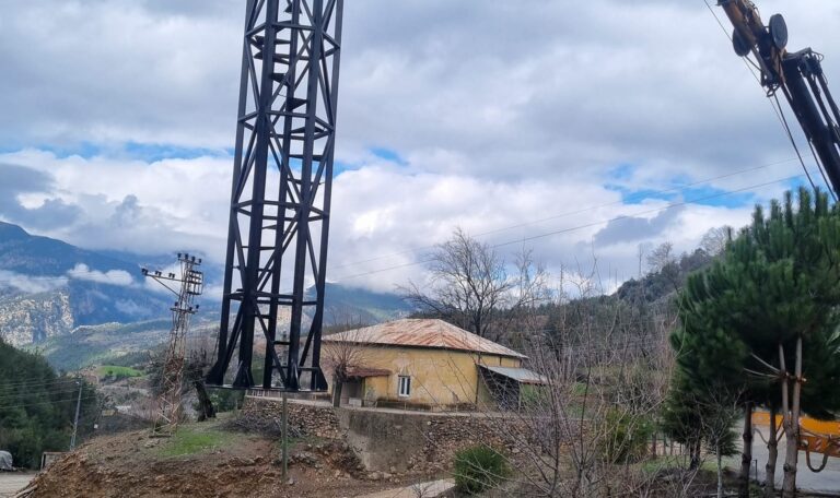 Adana Salmanlı Mah Cami Çelik Minare