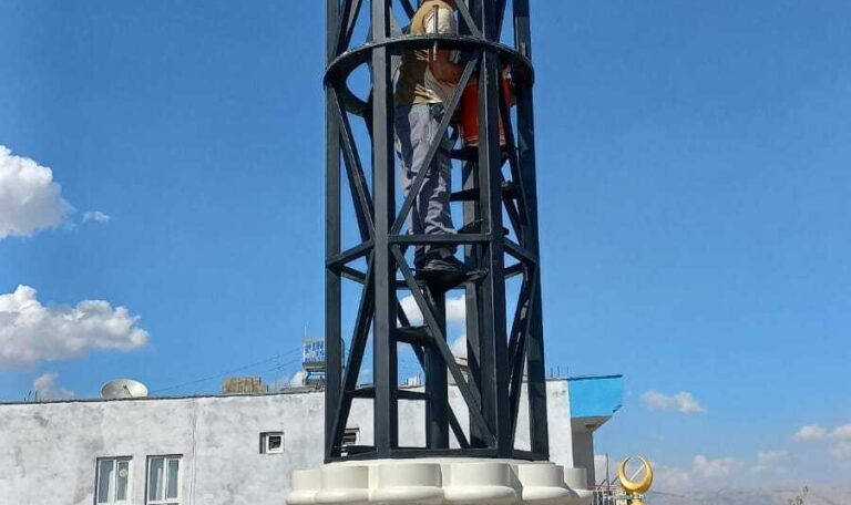 Adıyaman Kahta Şehirler Cami Çelik Minare