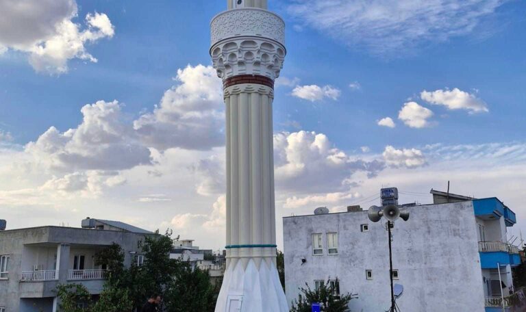 Adıyaman Kahta Şehirler Cami Çelik Minare