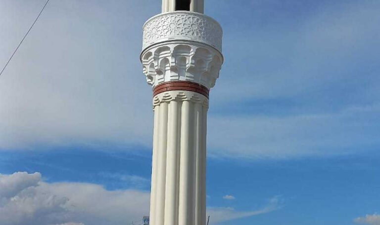 Adıyaman Kahta Şehirler Cami Çelik Minare