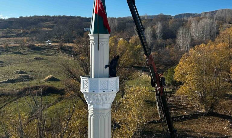 Bingol Ilicalar Koyu Cami Celik Minare 1