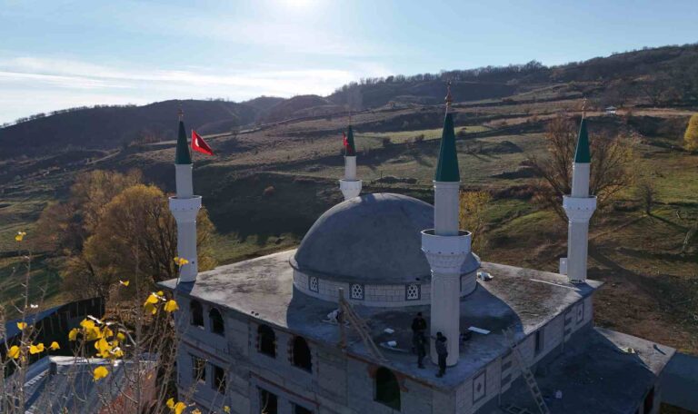 Bingol Ilicalar Koyu Cami Celik Minare 16