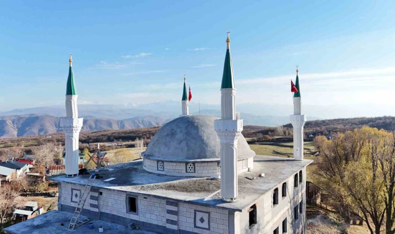 Bingol Ilicalar Koyu Cami Celik Minare 2