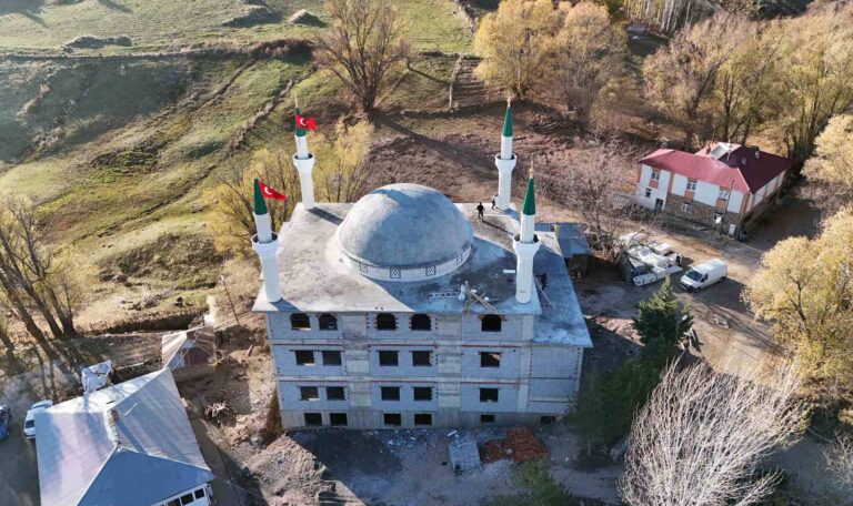 Bingol Ilicalar Koyu Cami Celik Minare 4