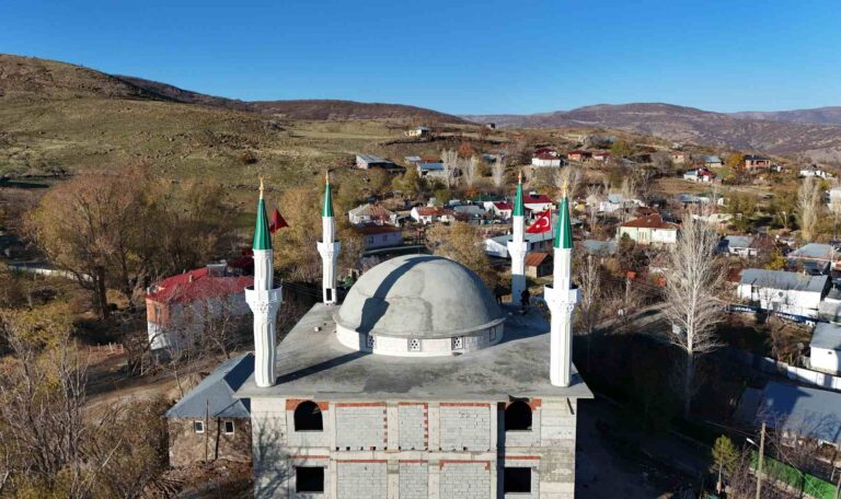 Bingol Ilicalar Koyu Cami Celik Minare 9