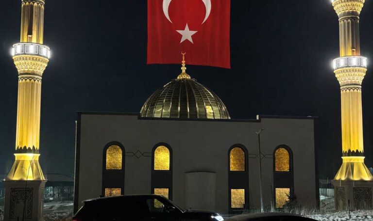 Romanya Zekat Cami Celik Minare 1 2