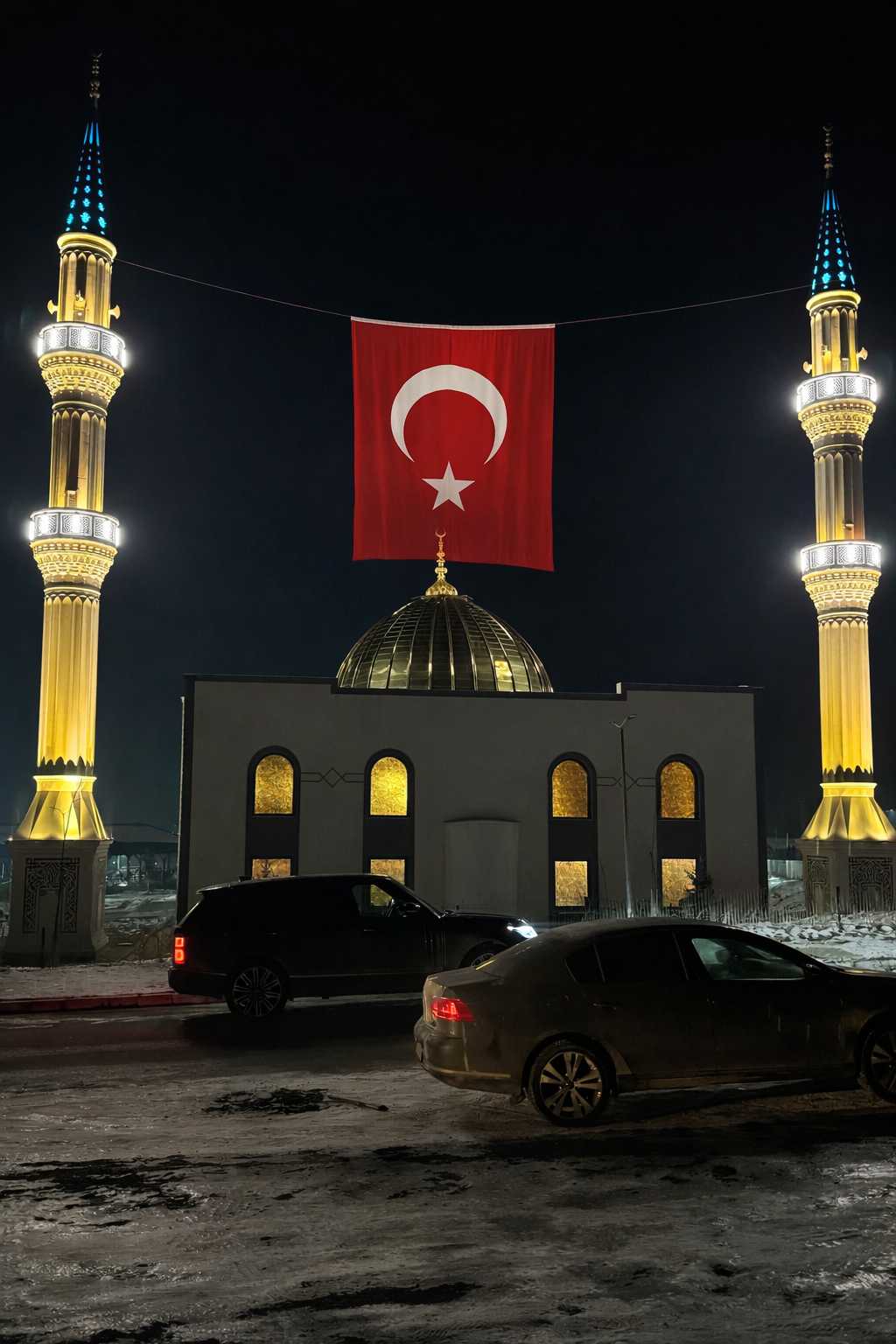 Romanya Zekat Cami Celik Minare 1 2