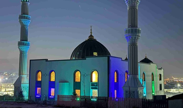 Romanya Zekat Cami Celik Minare 1