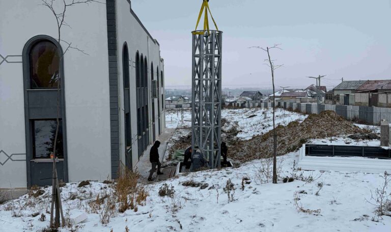 Romanya Zekat Cami Celik Minare 10