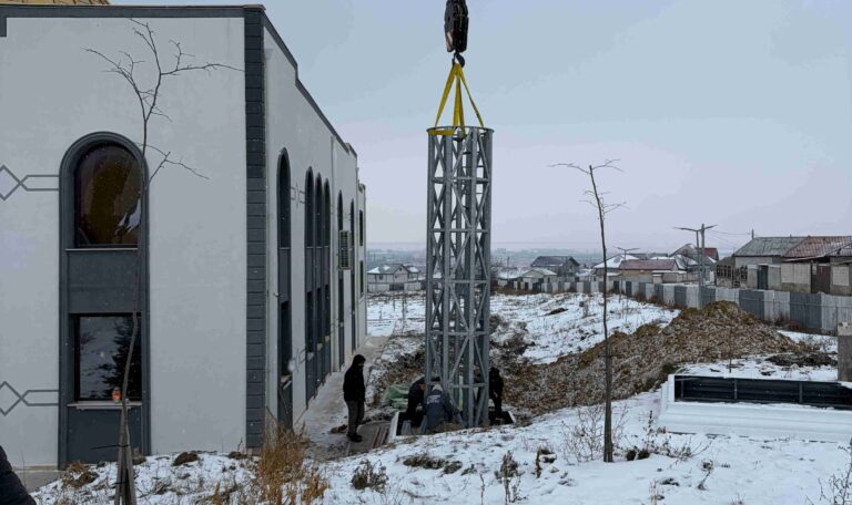 Romanya Zekat Cami Celik Minare 11