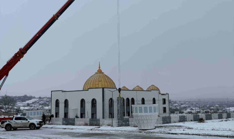 Romanya Zekat Cami Celik Minare 12