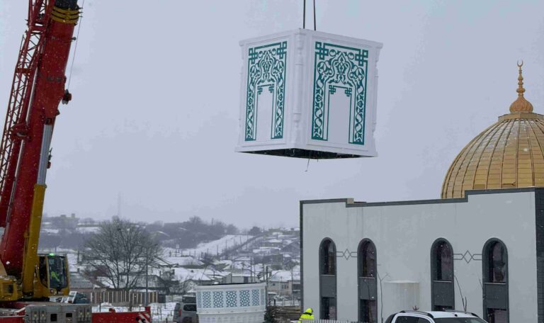 Romanya Zekat Cami Celik Minare 13