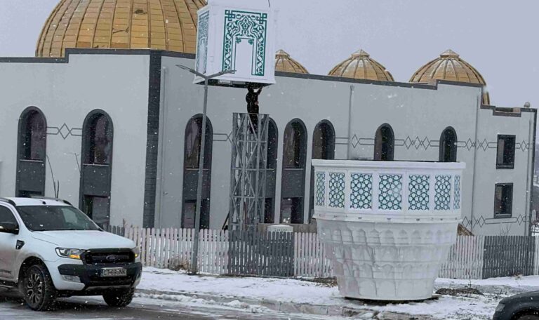 Romanya Zekat Cami Celik Minare 15