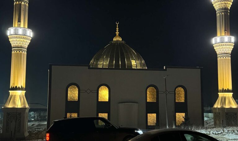 Romanya Zekat Cami Celik Minare 2 1