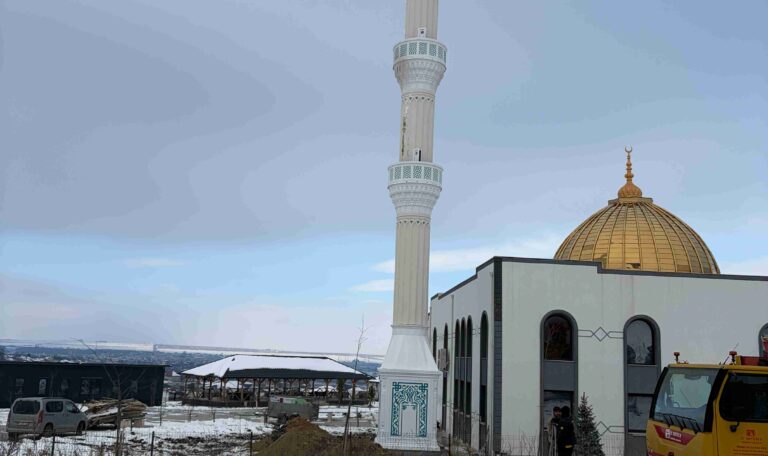 Romanya Zekat Cami Celik Minare 24