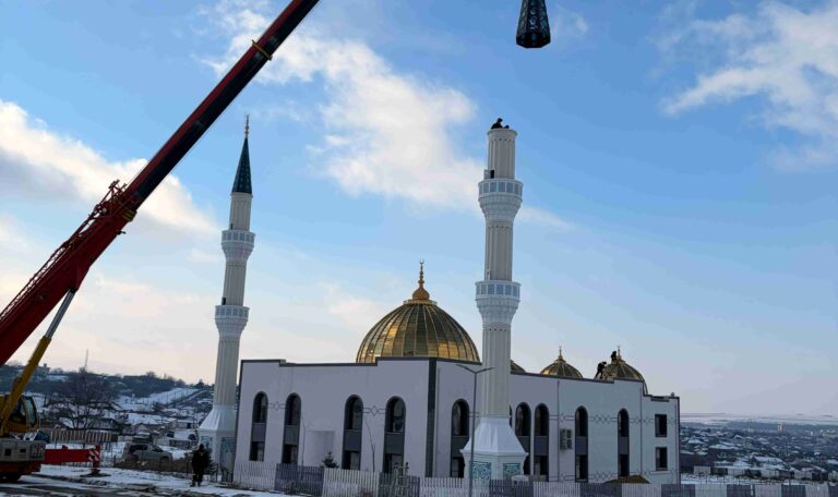 Romanya Zekat Cami Celik Minare 25