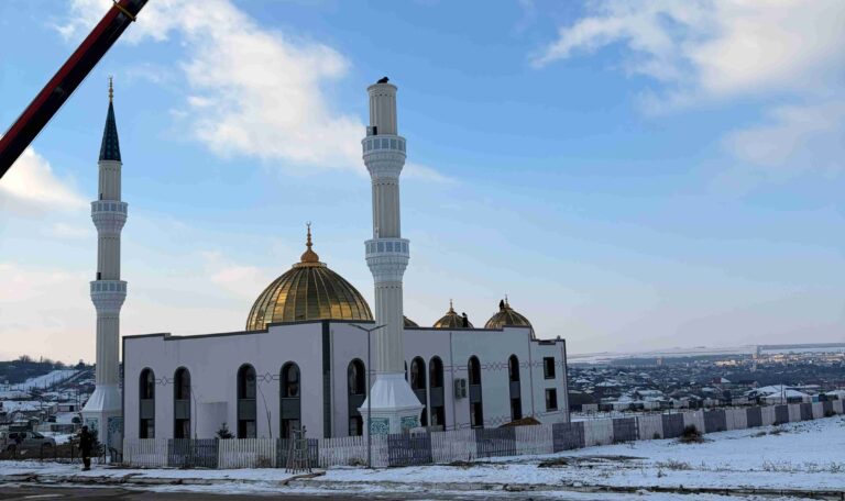 Romanya Zekat Cami Celik Minare 26