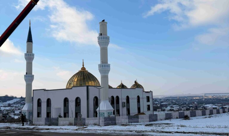 Romanya Zekat Cami Celik Minare 27