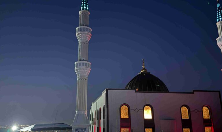 Romanya Zekat Cami Celik Minare 29