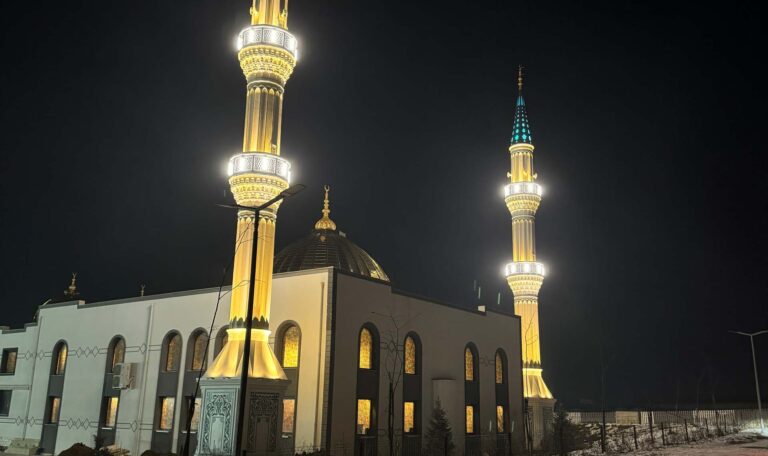 Romanya Zekat Cami Celik Minare 3 1