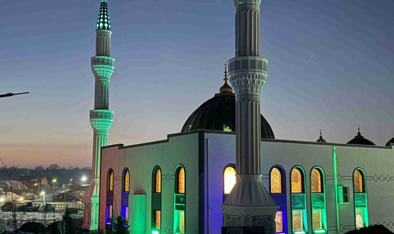 Romanya Zekat Cami Celik Minare 3