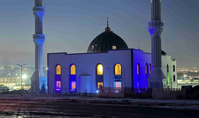 Romanya Zekat Cami Celik Minare 30