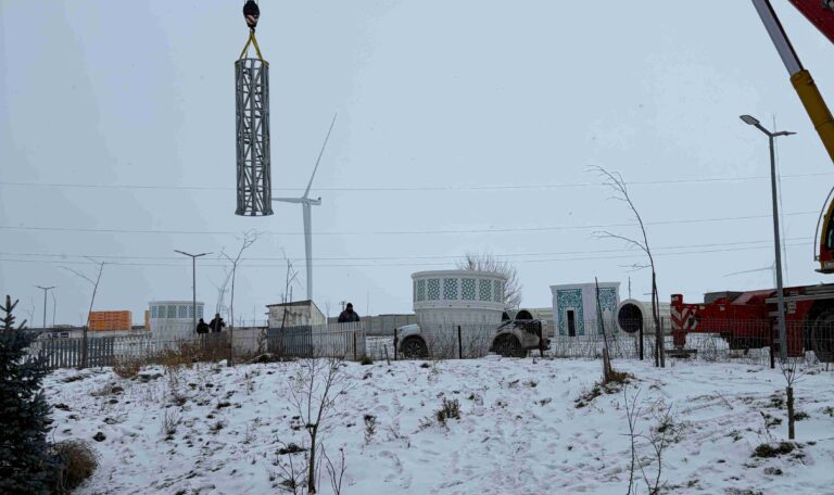 Romanya Zekat Cami Celik Minare 7