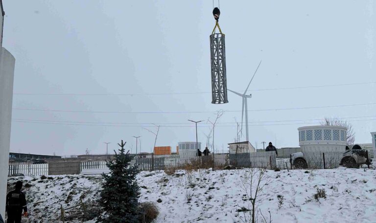 Romanya Zekat Cami Celik Minare 9